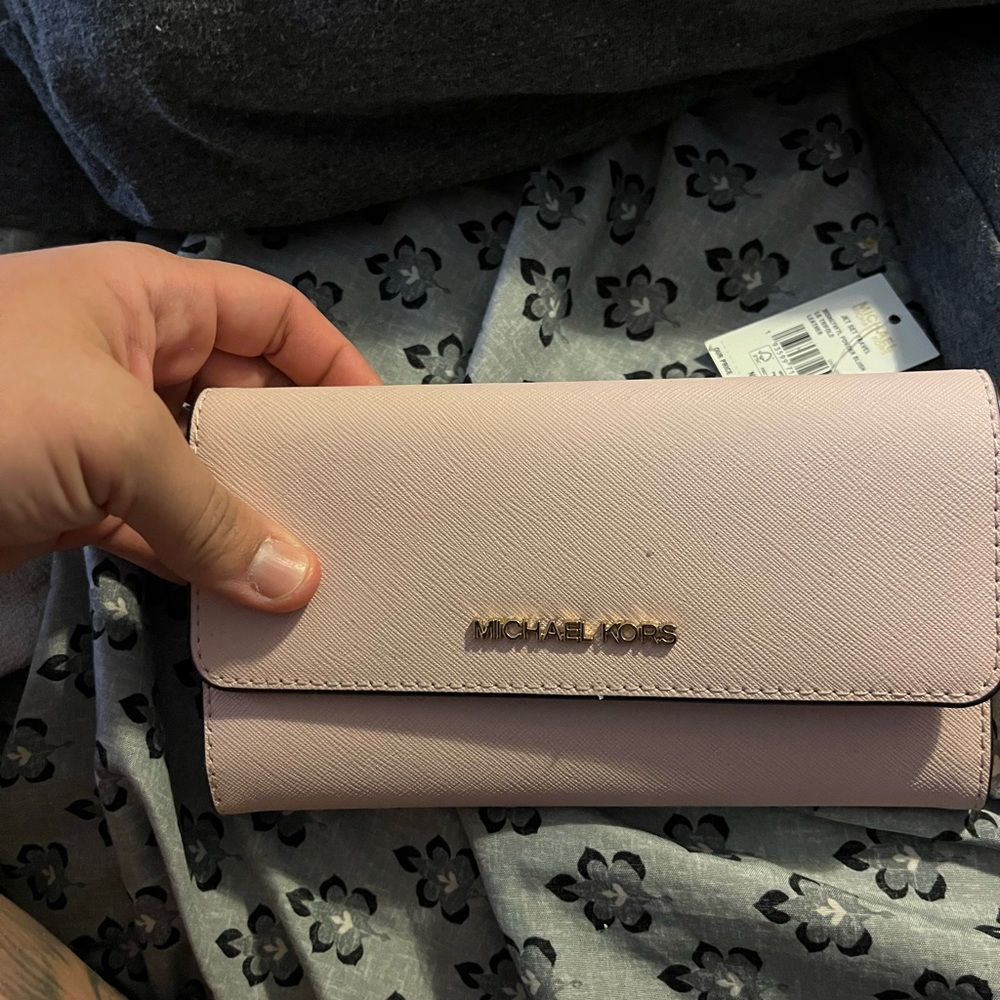 Blush Michael kors wallet